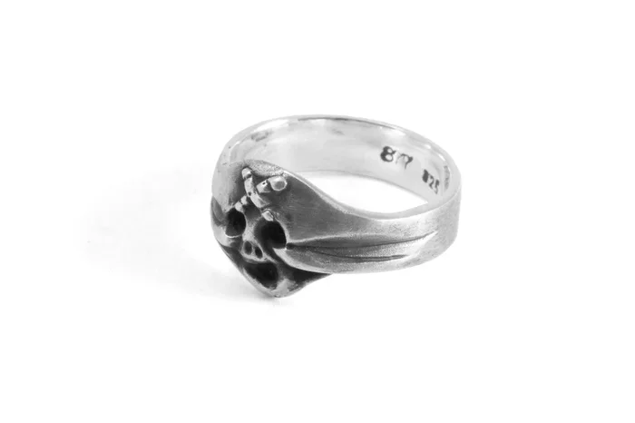 #014 – Signet Pinky Ring Ghost