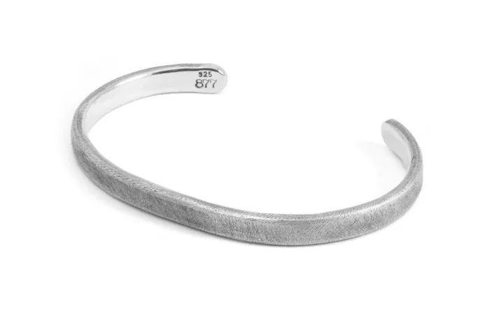 #052 – Men’s Bangle Raw