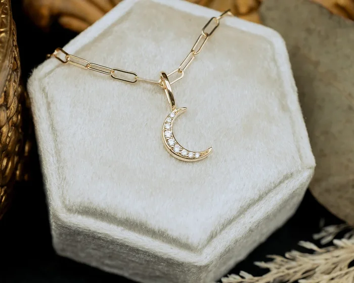 .07CTW NATURAL DIAMOND CRESCENT MOON PENDANT/CHARM