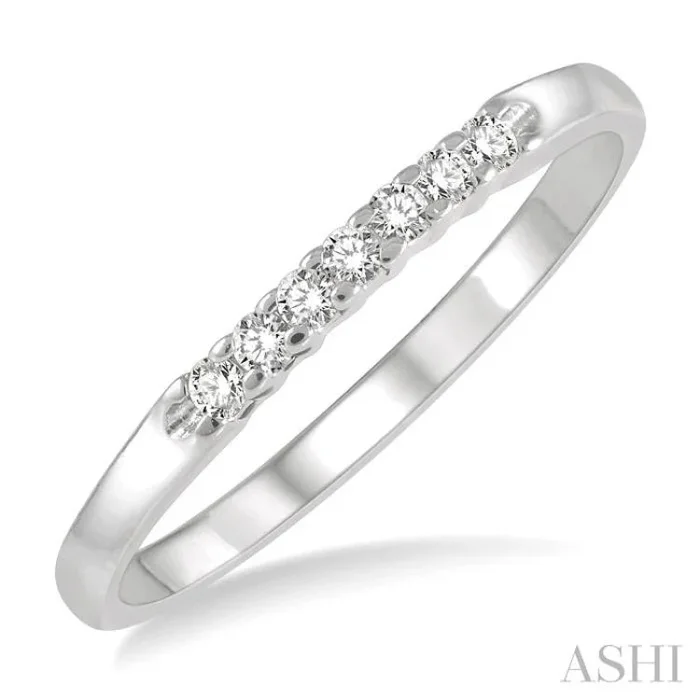 1/10 Ctw 7 Stone Round Cut Diamond Wedding Band in 14K White Gold