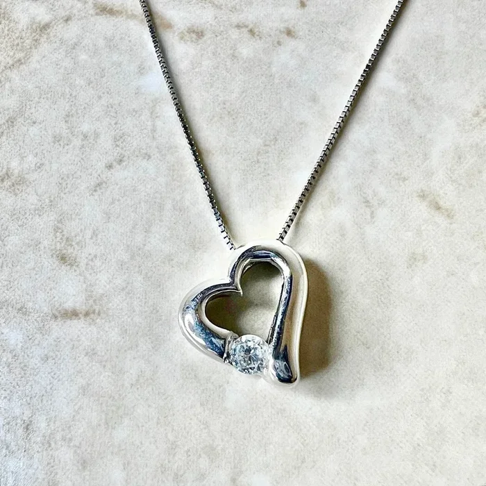 14 Karat White Gold 0.15 Carat Diamond Solitaire Heart Pendant Necklace