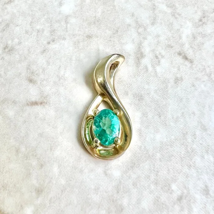 14 Karat Yellow Gold Blue Apatite Pendant