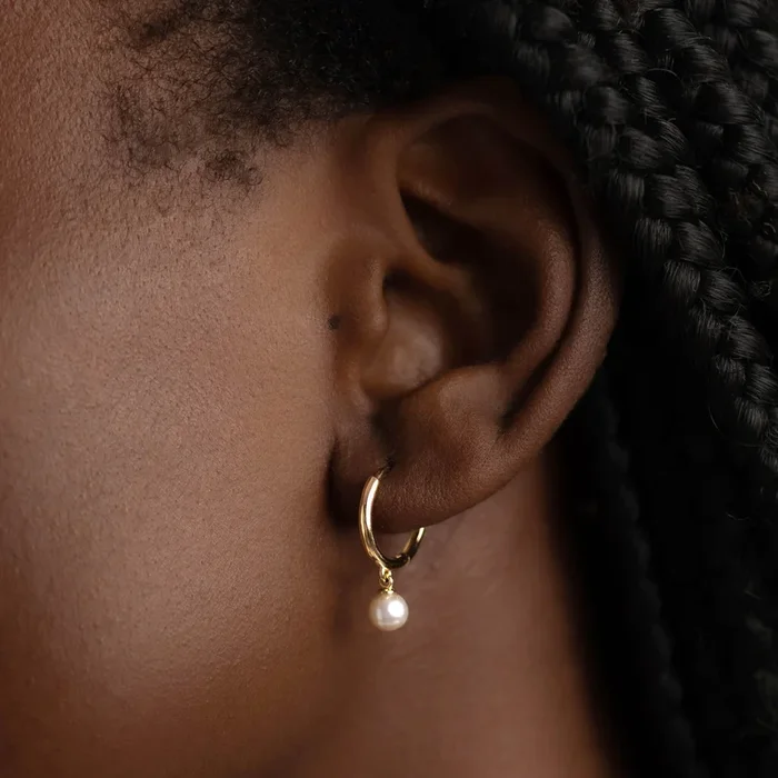 14k Gold Huggie Earrings with Pearl – Alicia