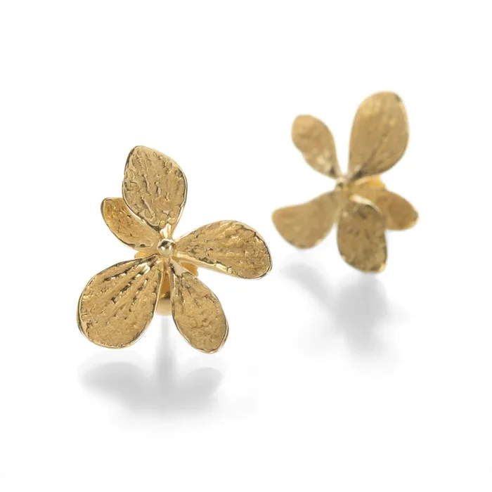 18k Single Hydrangea Stud Earrings