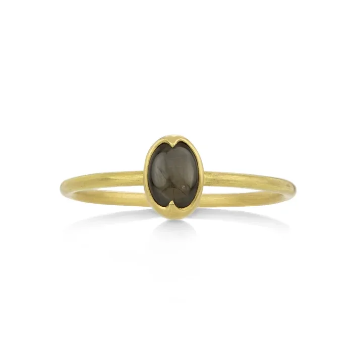 18k Small Oval Brown Star Sapphire Ring