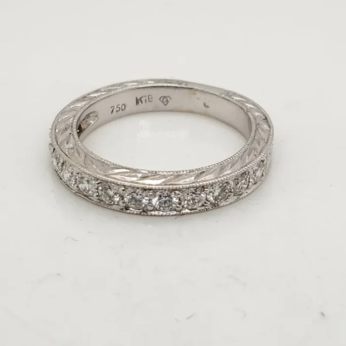 18Kt White Gold Engraved Wedding Band