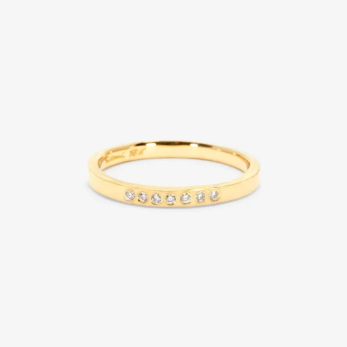 2.3mm Seven White Diamonds Band | R16001W