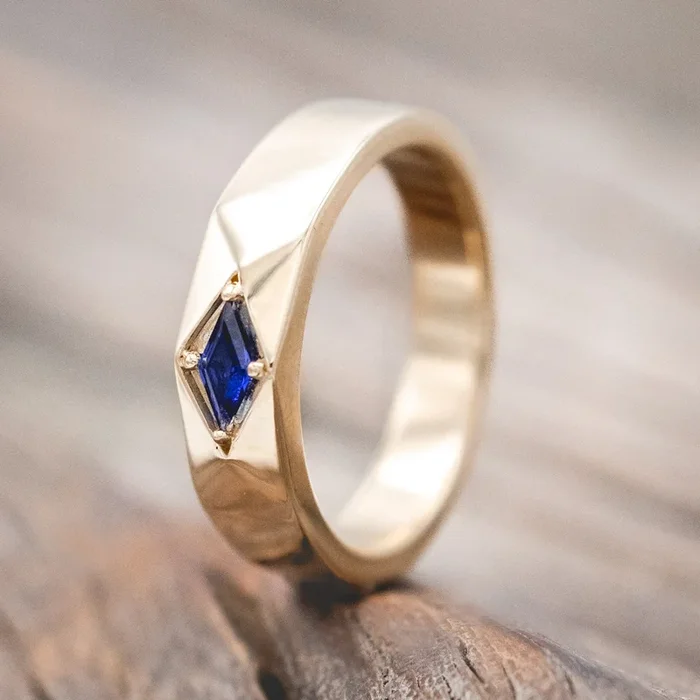 “EDWARD” – MEN’S LOZENGE CUT WEDDING RING
