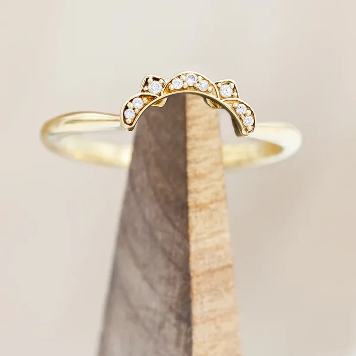 “JANE” – TRACER WITH DIAMOND ACCENTS