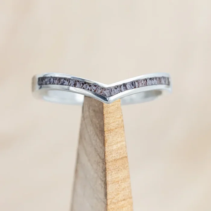 “KIDA” – V-SHAPE STACKING WEDDING BAND WITH ANTLER INLAY
