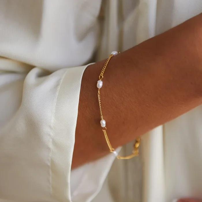 “Lovina” Freshwater Pearl Bracelet
