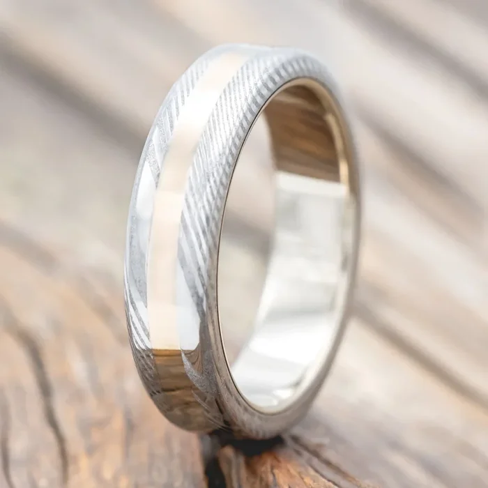 “NIRVANA” – ETCHED DAMASCUS STEEL & 14K GOLD INLAY WEDDING BAND – 14K WHITE GOLD (6MM) – SIZE 10 1/2