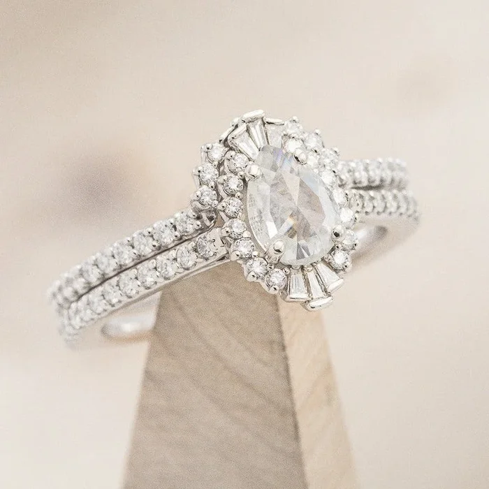 “THEIA” – PEAR CUT MOISSANITE ENGAGEMENT RING WITH DIAMOND TRACER