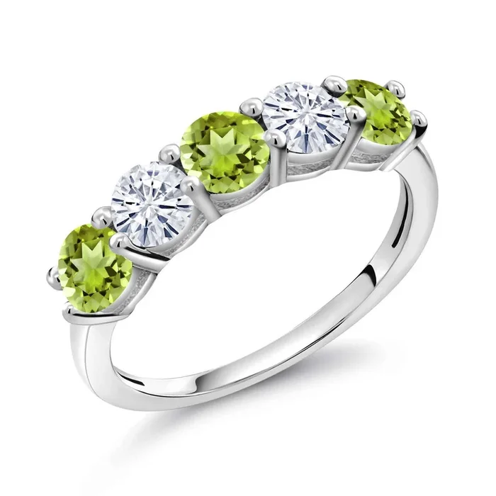 925 Sterling Silver Green Peridot and White Moissanite Wedding Band Ring For Women (0.94 Cttw, Round 3.5MM, Gemstone August Birthstone)