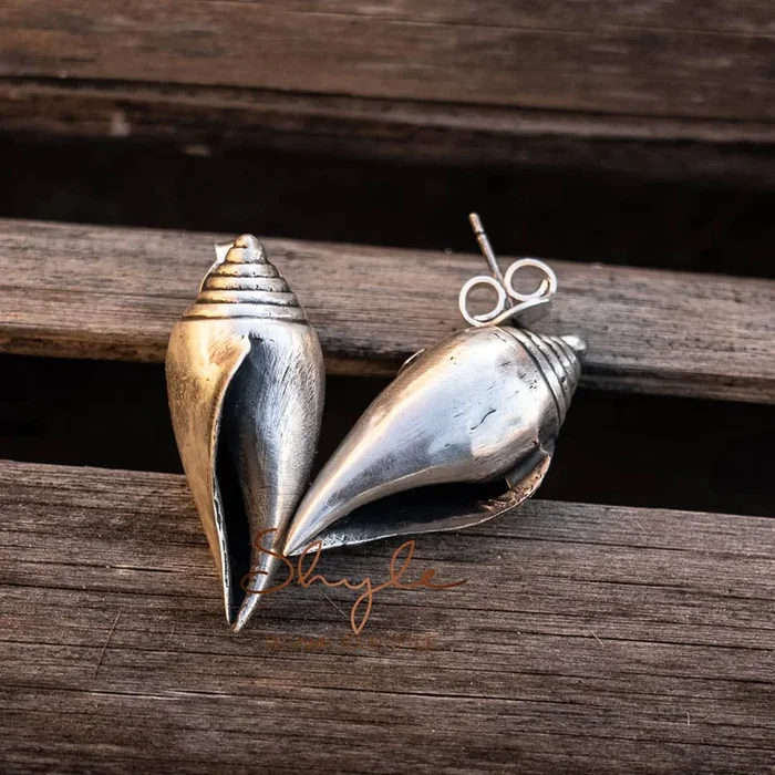 Adya Statement Shankha Studs