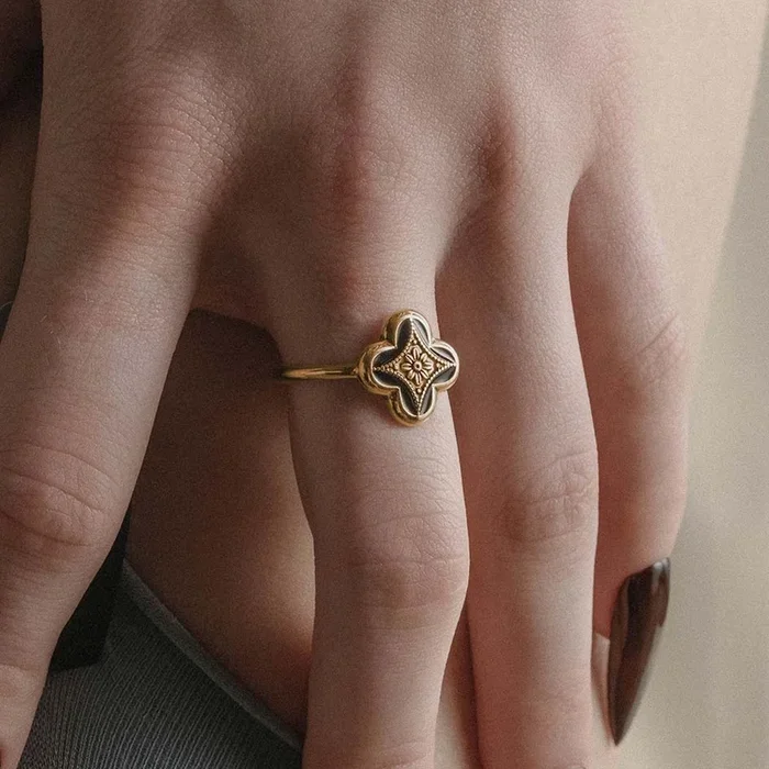 ANNIE. Tudor Crest Black Enamel Ring – Gold
