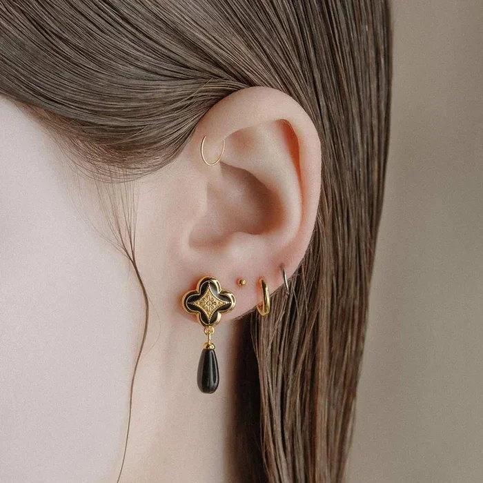 ANNIE. Tudor Crest Black Enamel Stud Earrings – Gold