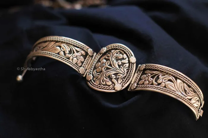 Anvaya Chitai Art Embossed Kada