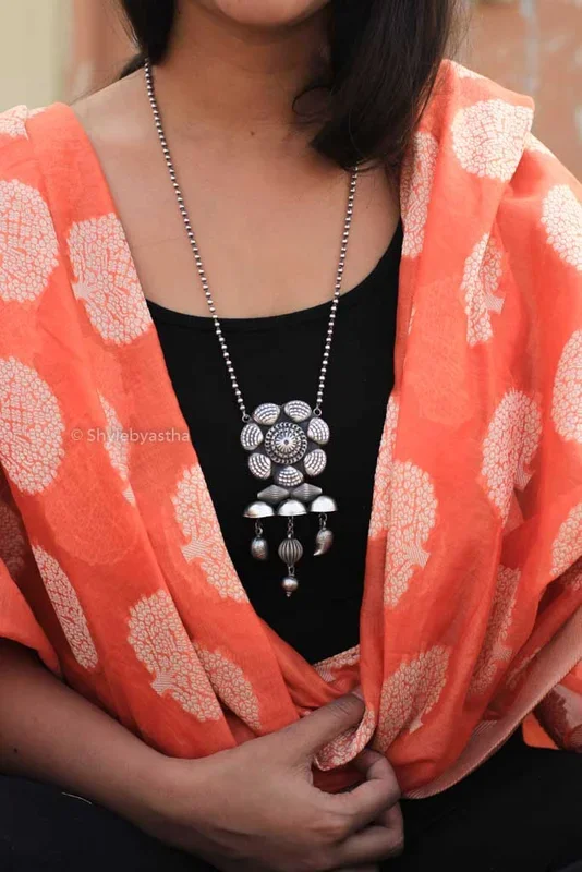 Anvaya Detailed Flower Drop Necklace