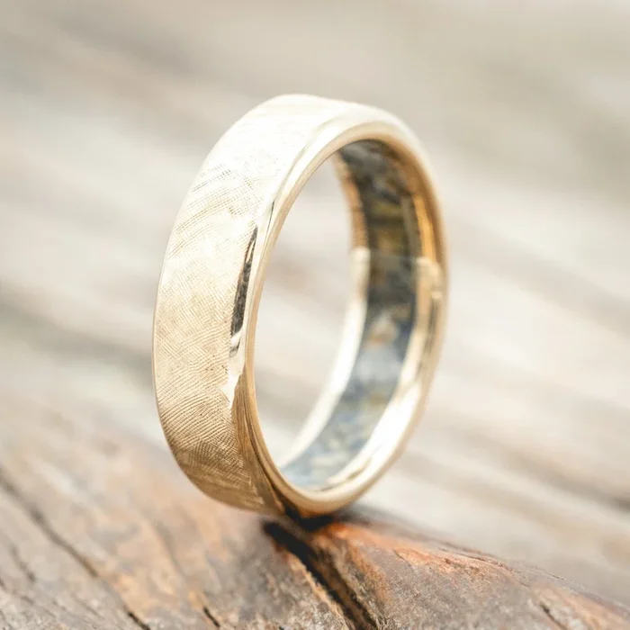 BLUEBELL LINED RING WITH A FLORENTINE FINISH – 14K YELLOW GOLD (6MM) – SIZE 8 3/4