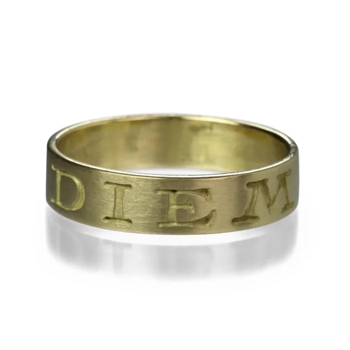 Carpe Diem Band in 18K