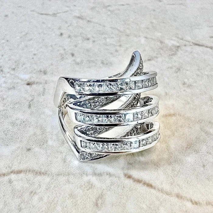 Chunky Vintage 18 Karat White Gold 1.73 Carat Diamond Crossover Ring