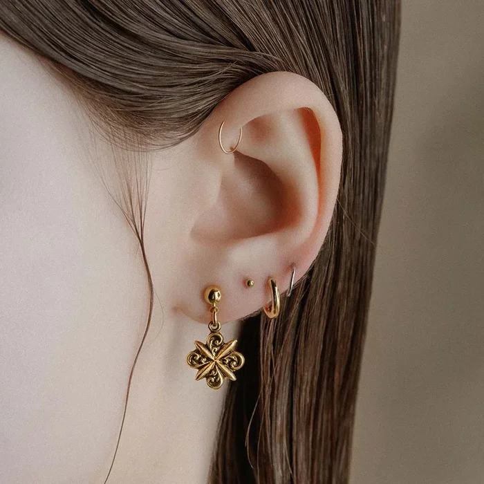 CLEMENTINE. Floral Twirl Earrings – Gold