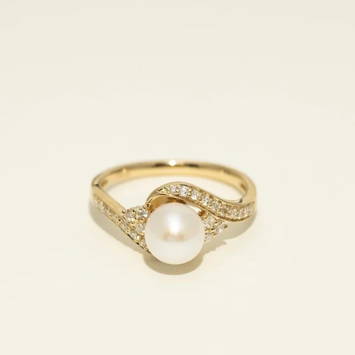 Cultured Freshwater Pearl Ring in 14kt Yellow Gold with Diamonds (1/4ct tw)