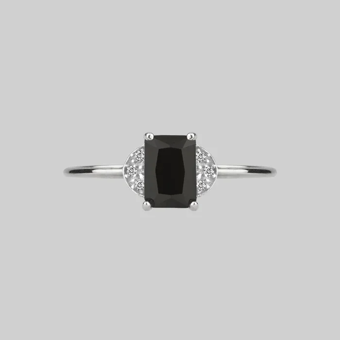 DECOR. Black Spinel Ornamental Ring – Silver