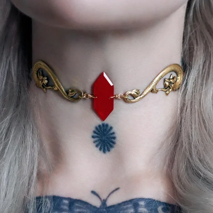 DRAKE. Red Glass Dragon Choker – Gold