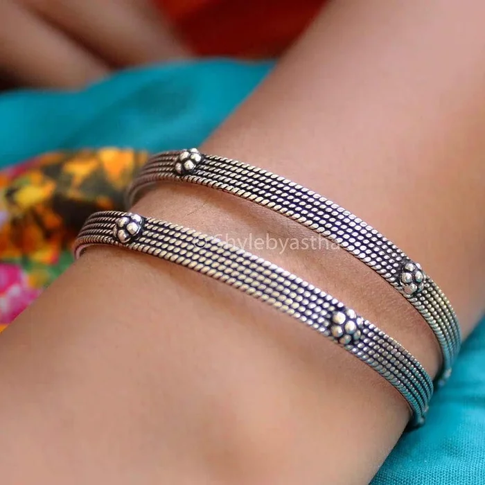 Dulari Daana Work Flower Bangle
