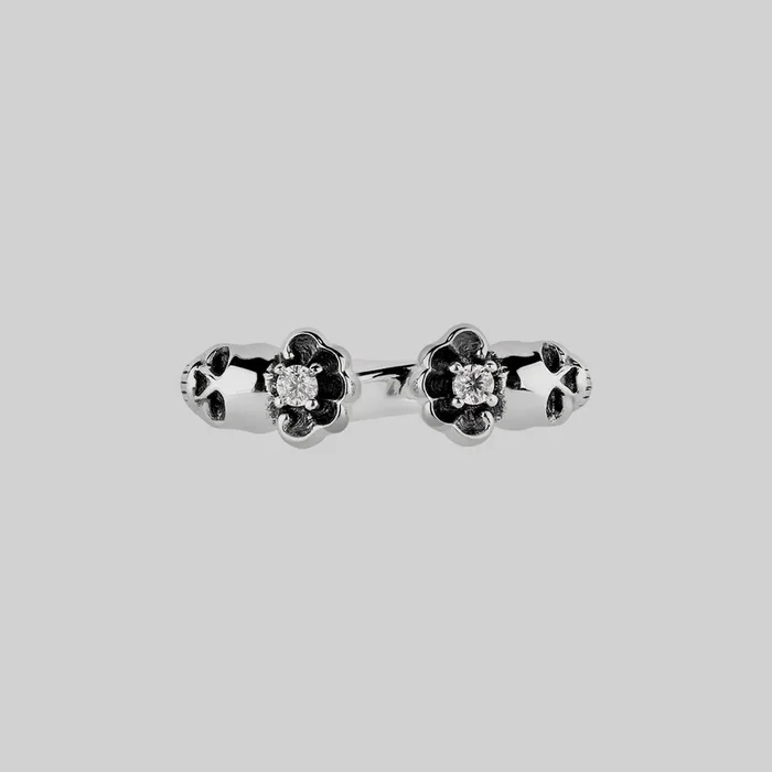 EBONY. Gothic Skull & Clam Shell Ring – Silver
