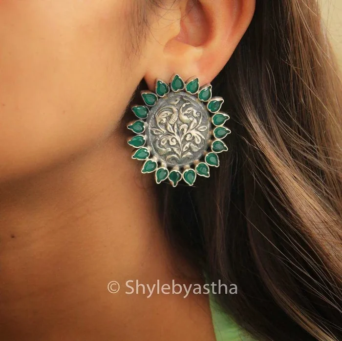 Essence Emerald Oval Studs