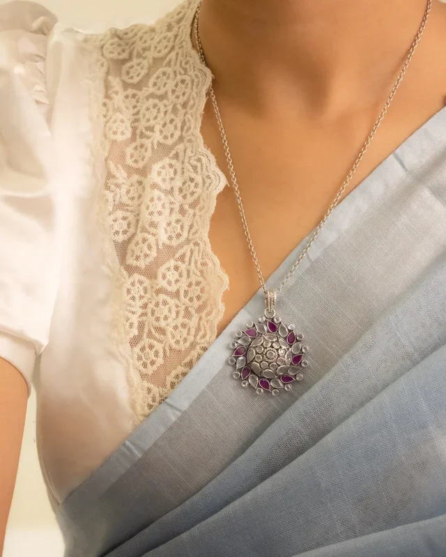 Essence Scintillating Flower Petal Necklace