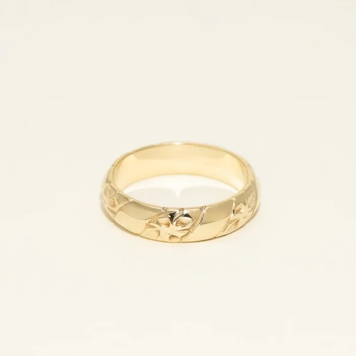 Estate Carved Wedding Band in 14kt Yellow Gold (5mm)