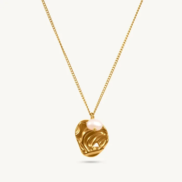 Etched Romance Medallion