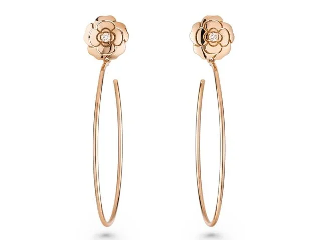 Extrait de Camélia hoop earrings