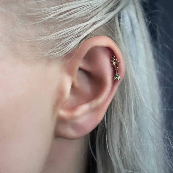 FERONIA. Ivy Leaf Peridot Ear Stud – Gold