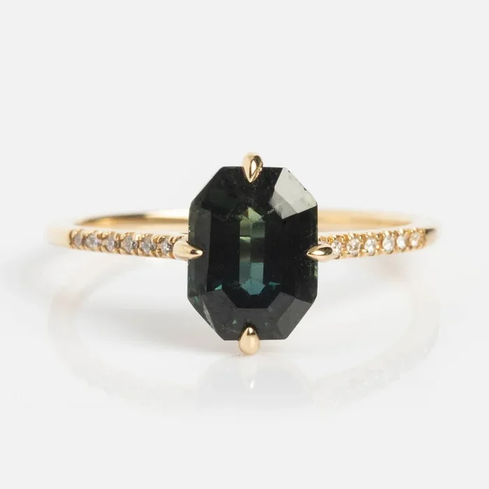Fira Ring with Sapphire