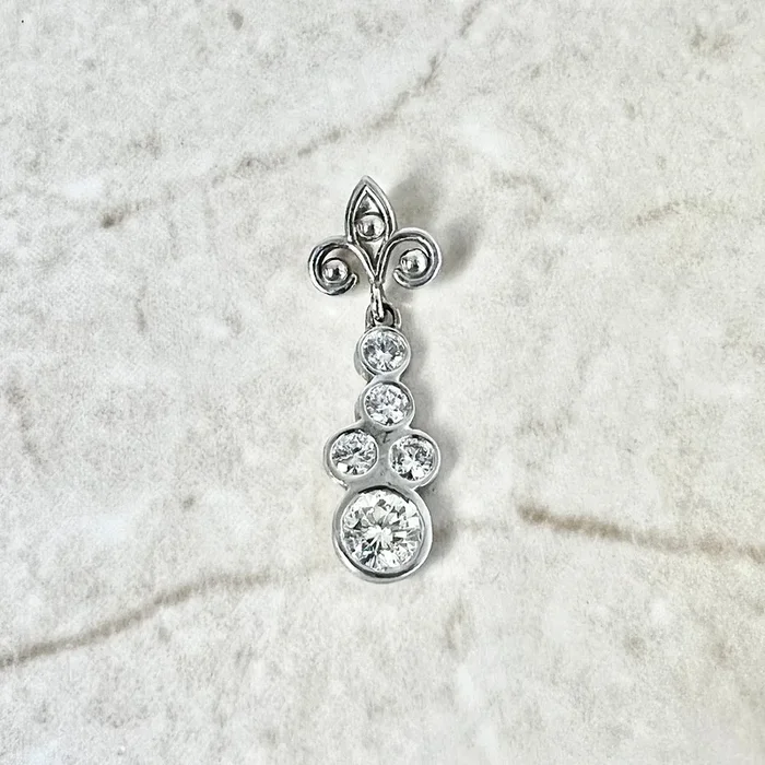 复古 14 克拉白金 0.75 克拉钻石 Fleur De Lis 吊坠