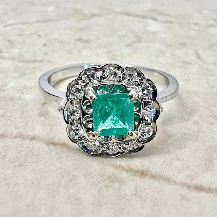 复古18K白金天然祖母绿钻石光环戒指 – 订婚戒指 – 鸡尾酒戒指 – 四月/五月生辰石礼物 – 美码6号