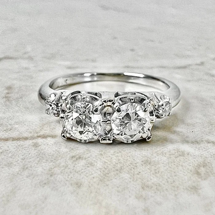 复古晚期装饰艺术风格 14K 白金 0.70 克拉钻石“Toi Et Moi”戒指