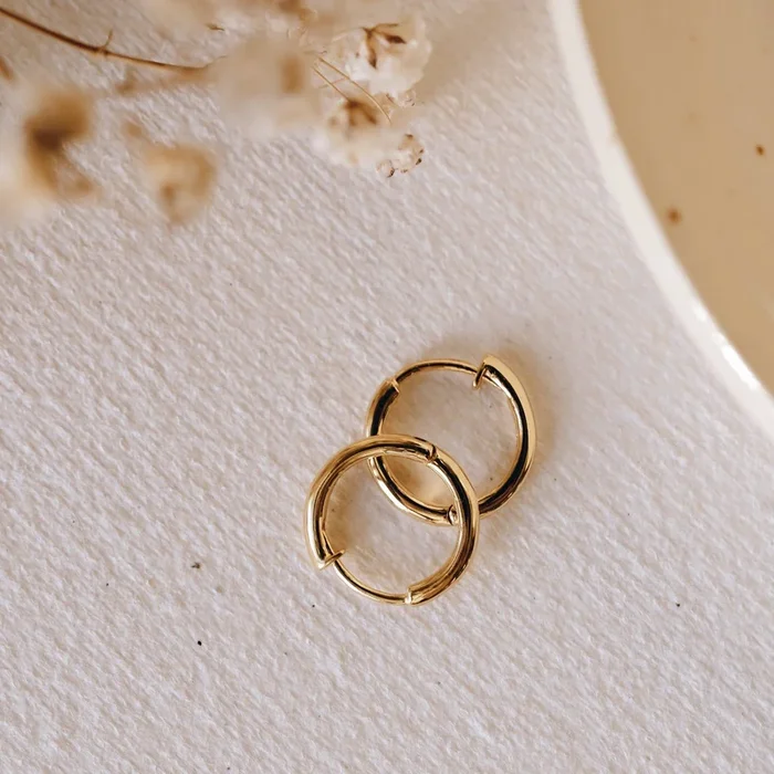 Gold Huggie Earrings – Kirsten