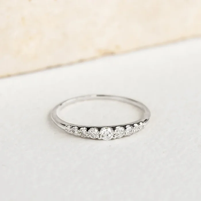 Graduated Diamond Ring White Gold – Zoe