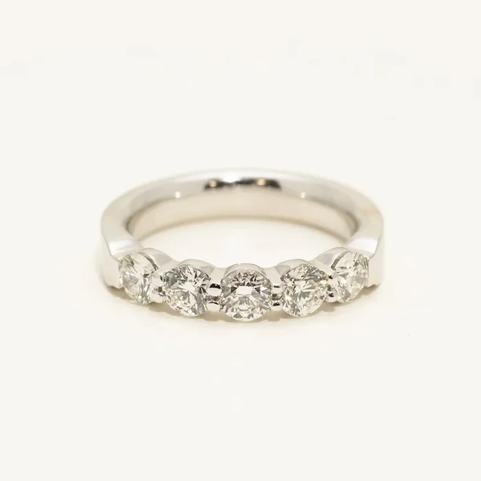 Memoire Petite Prong Diamond Band in 18kt White Gold (1 1/4ct tw)