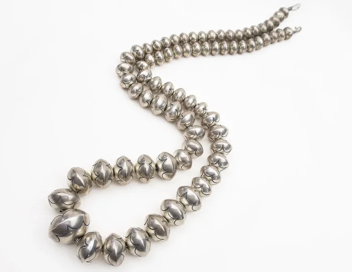 Midcentury Navajo (Dine’) Pearl Necklace