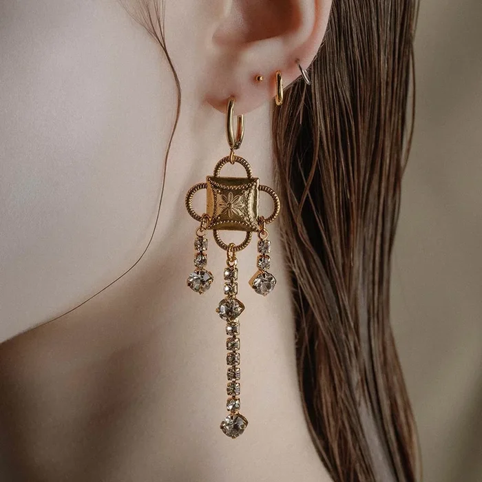 MITZY. Trapeze Inspired Hoop Earrings – Gold