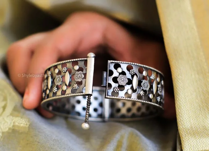 Mizoya Carved Broad Kada