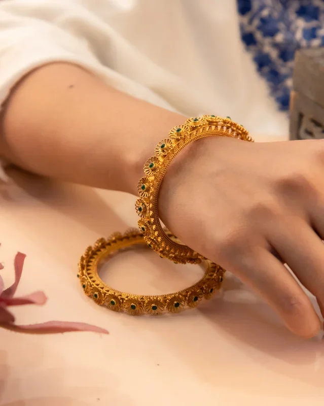 Mizoya Carved Flower Green Gold Jadau Kada