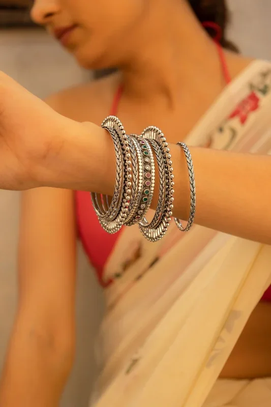 Mizoya Gokhru Embossed Multistone Bangle Set